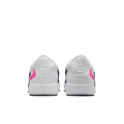 Low-cut Nike indoor soccer shoe with NikeSkin texture