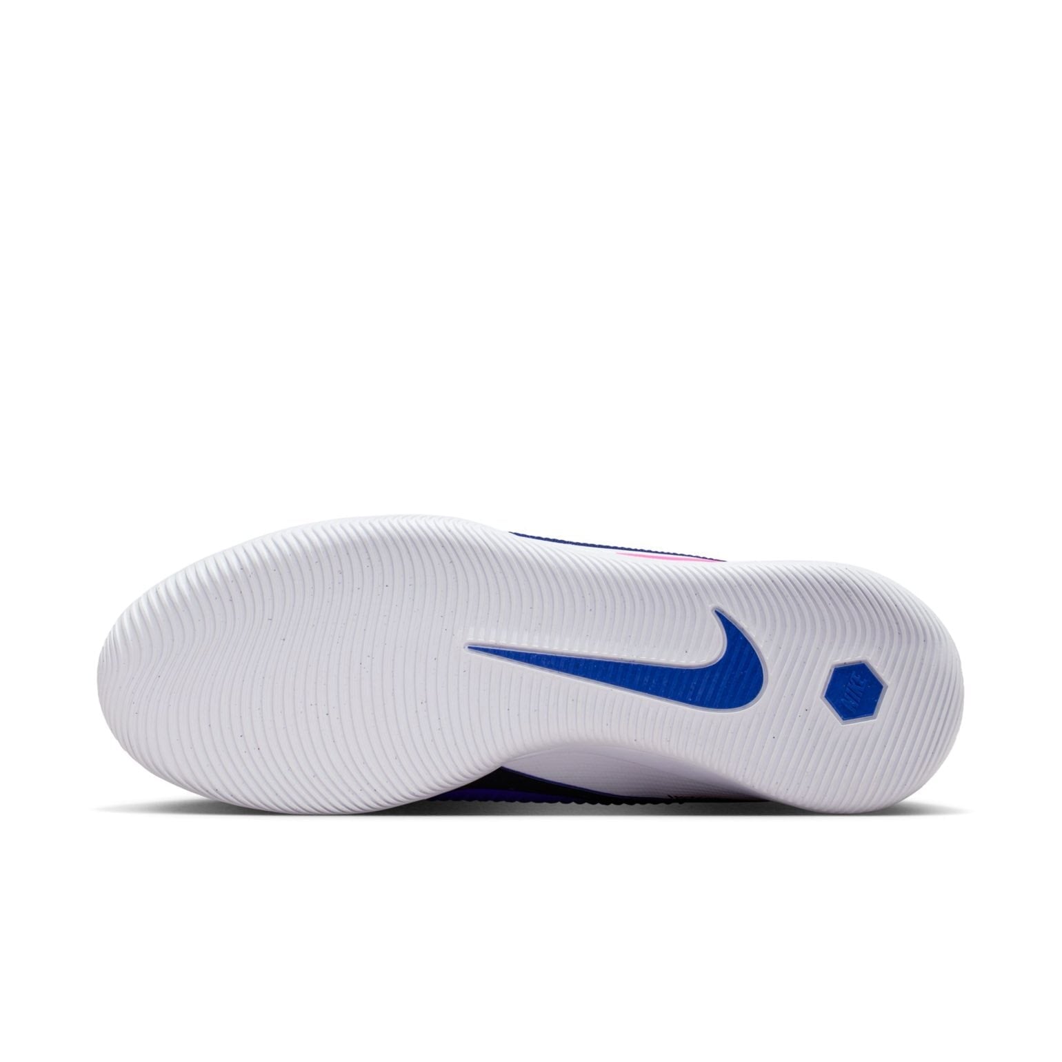 Rubber outsole of Phantom 6 Academy IC for court traction