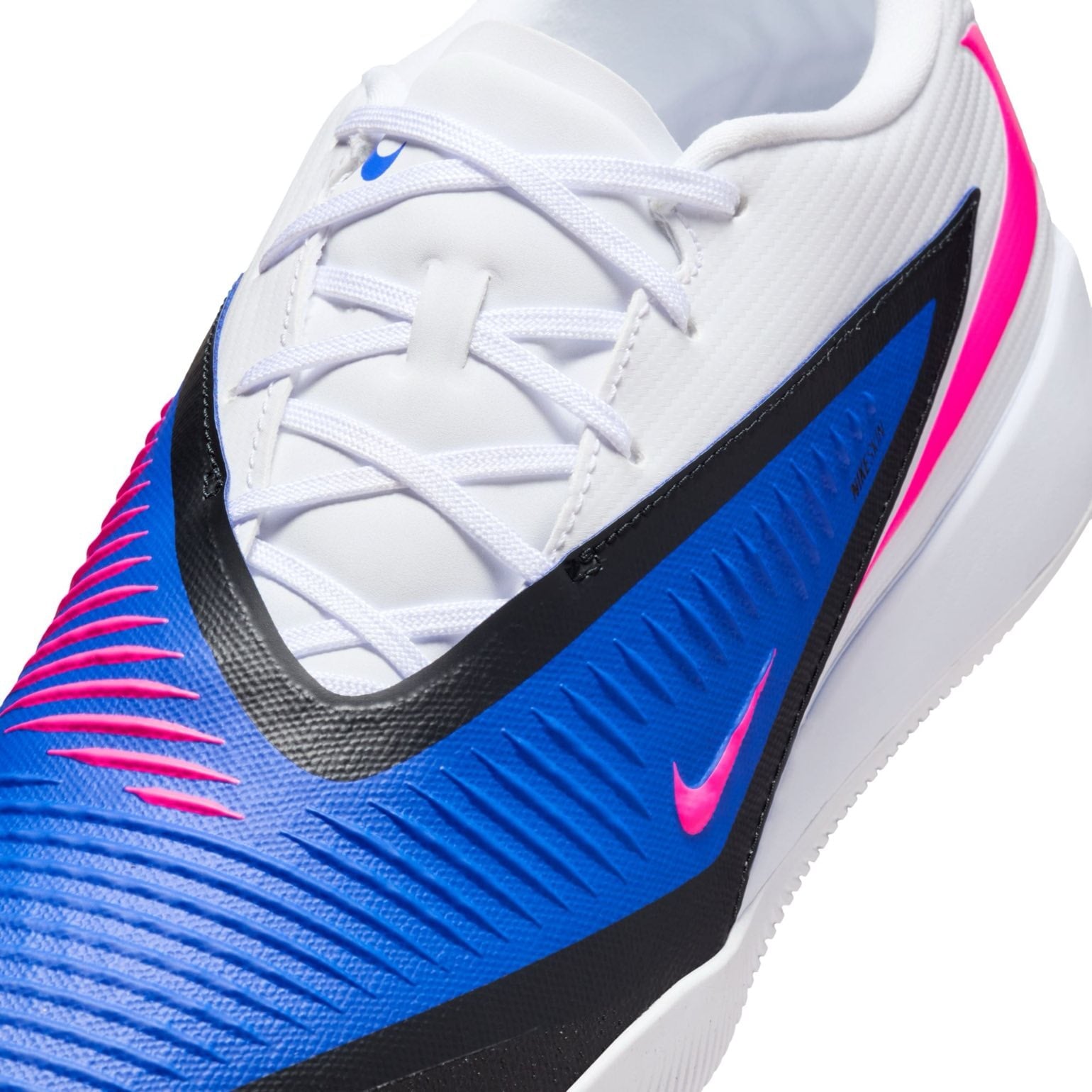 Close-up of NikeSkin mesh upper and natural toe box fit