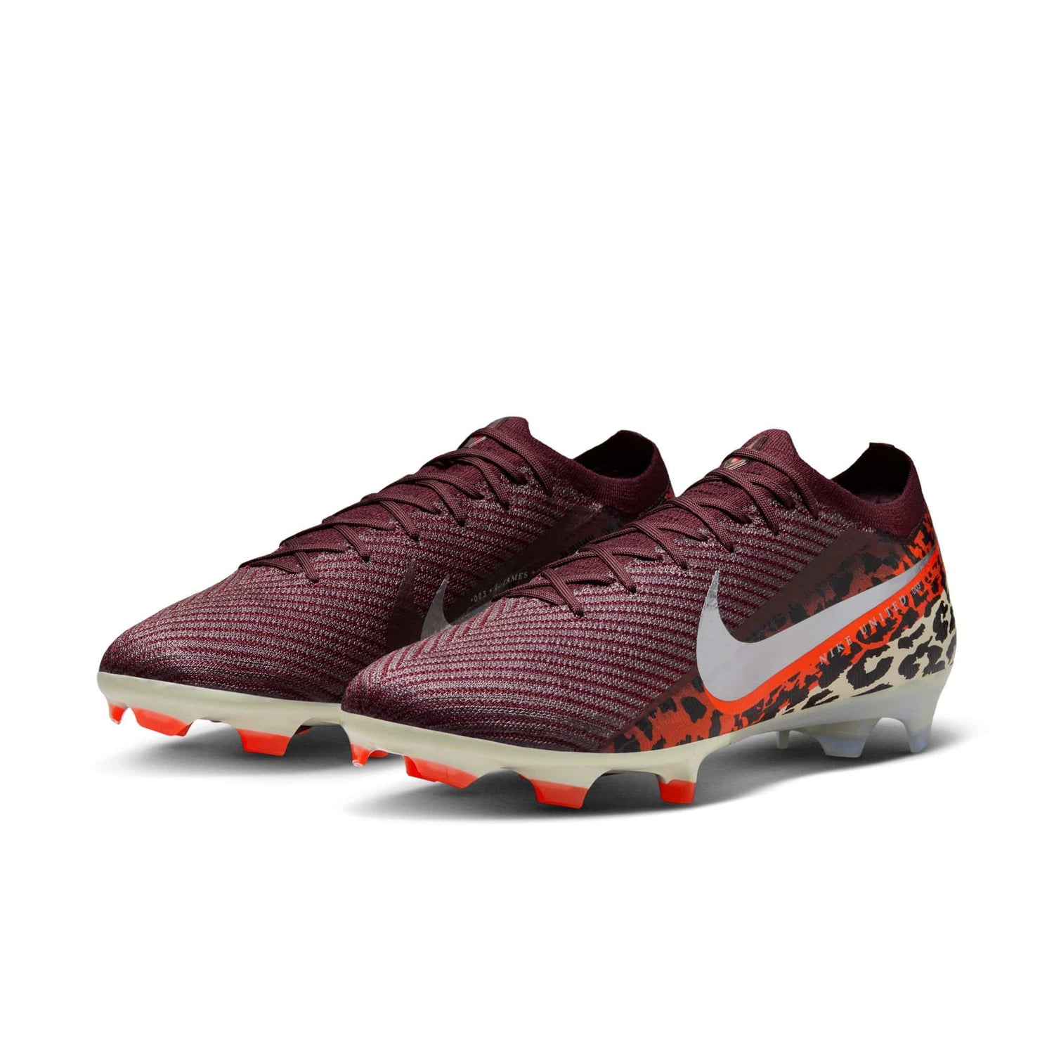 Nike United Vapor 16 Elite FG soccer cleat pair view